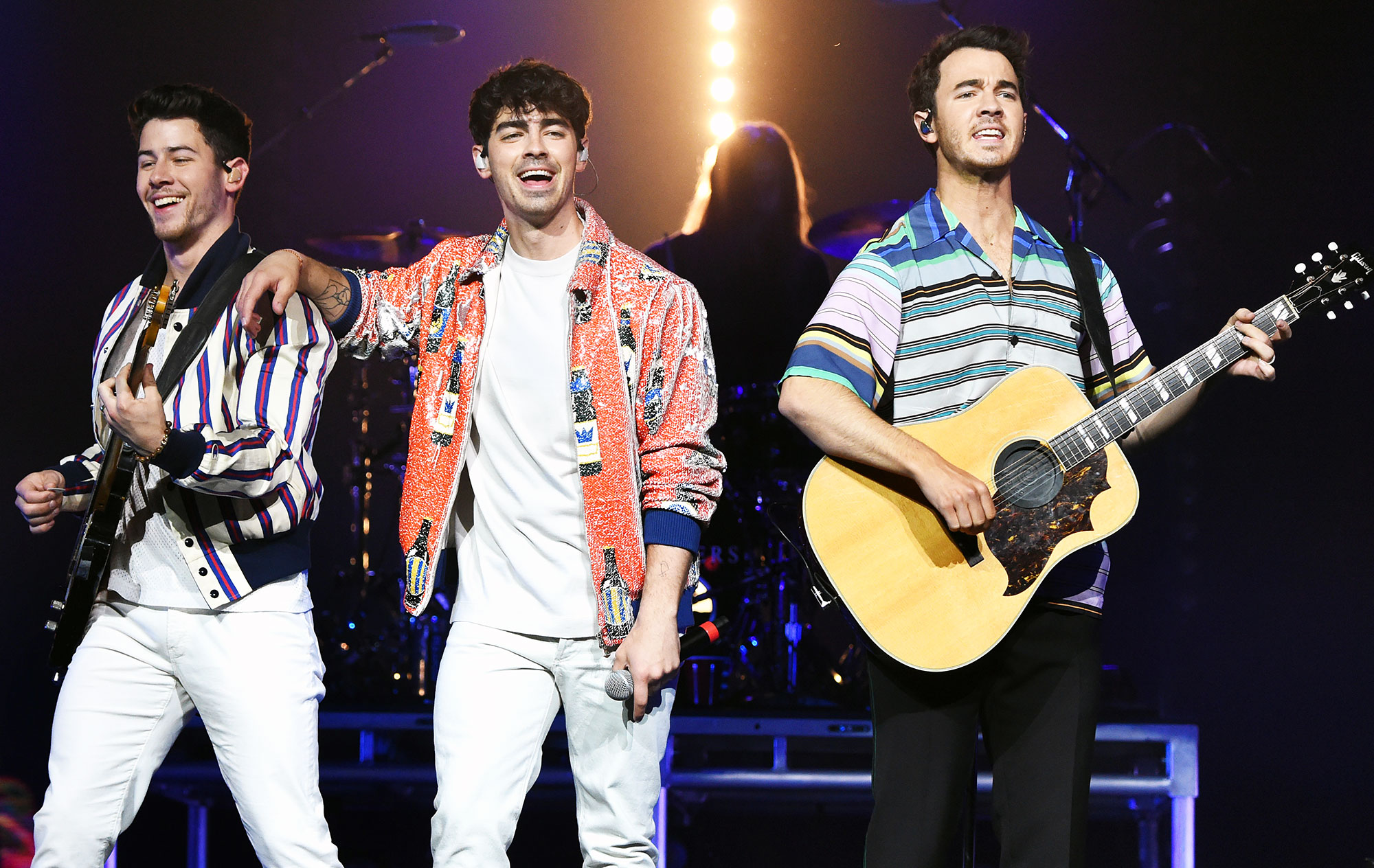 jonas brothers tour who is opening