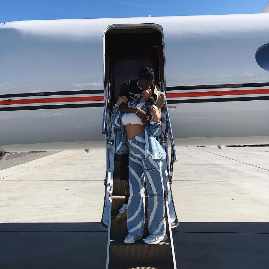 Kylie Jenner Travis Scott Kiss Coachella