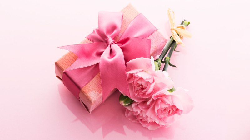 Mother’s Day Gift Guide 2019 flower present gift