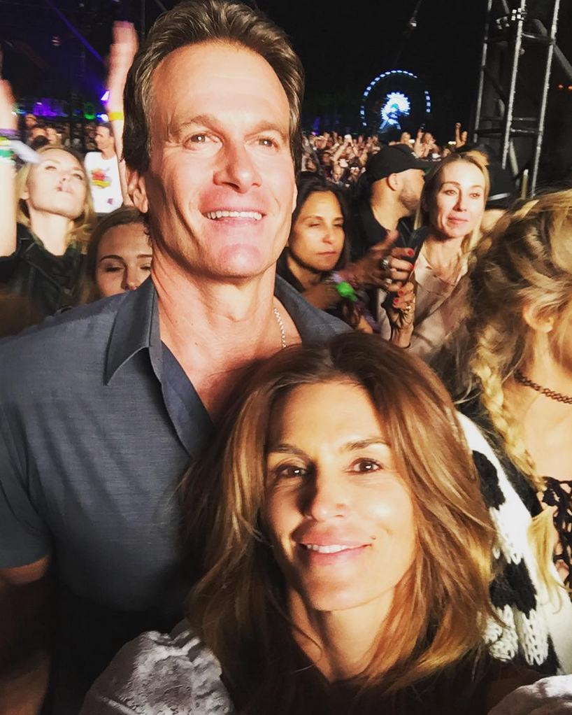 Rande-Gerber-and-Cindy-Crawford-Coachella