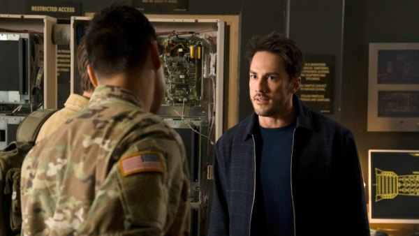 Roswell-New-Mexico-Michael-Trevino