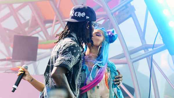 cardi-b-offset-coachella-pda