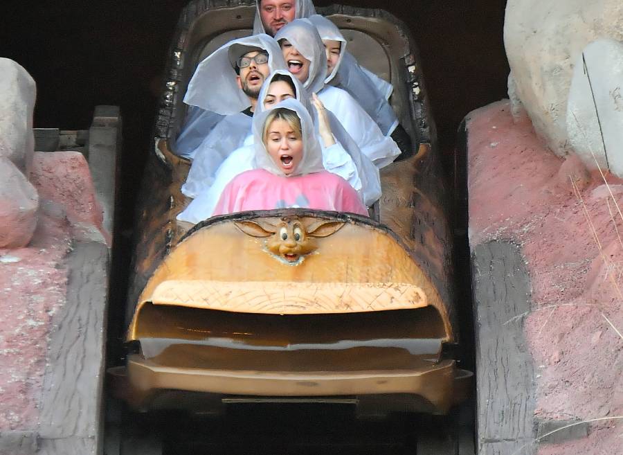 miley-cyrus-at-disneyland