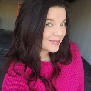 Amy-Duggar-maternity-pants