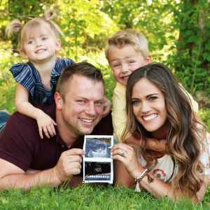 Bringing Up Bates Whitney Zach Bates Expecting Third Child Miscarriage