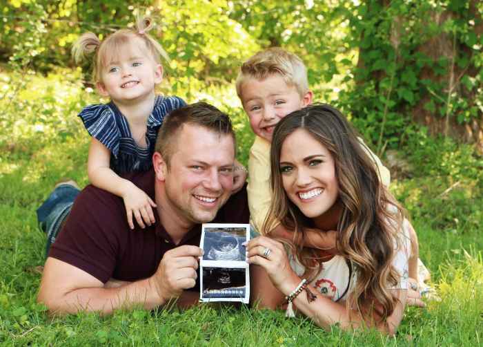 Bringing Up Bates Whitney Zach Bates Expecting Third Child Miscarriage