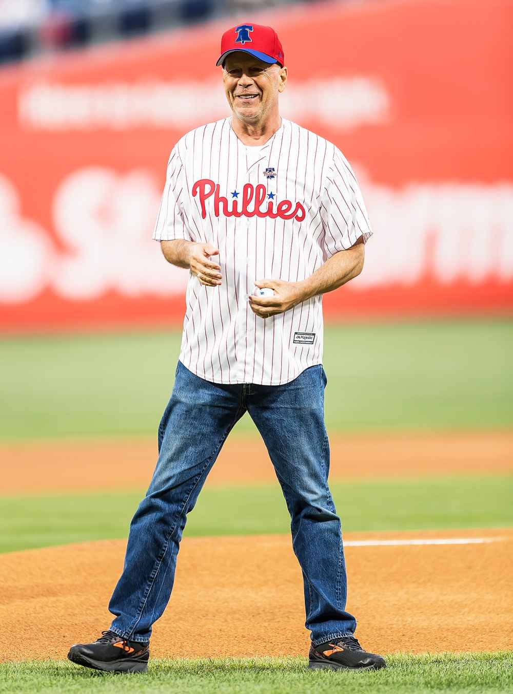 Bruce Willis Booed First Pitch Phillies Brewers Game