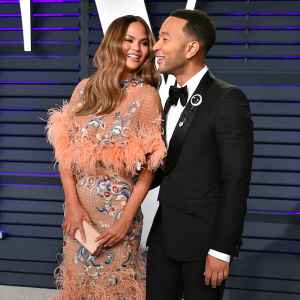 Chrissy Teigen Showed John Legend Nude Baby Bump Pic Before Posting