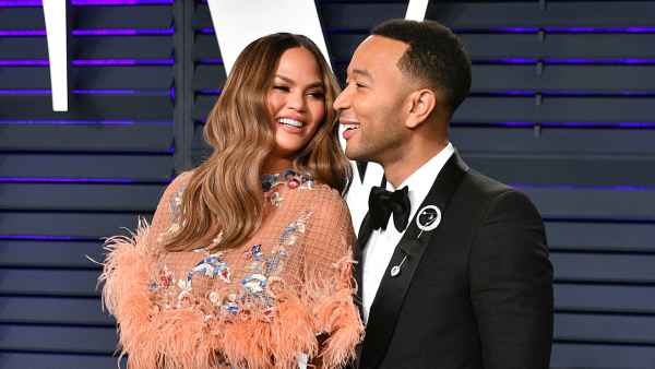 Chrissy Teigen Showed John Legend Nude Baby Bump Pic Before Posting
