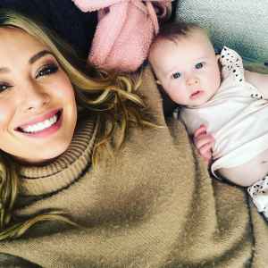 Hilary-Duff-breastfeeding