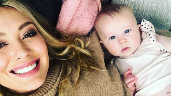 Hilary-Duff-breastfeeding