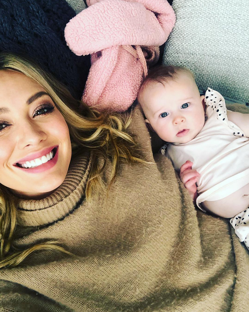 Hilary-Duff-breastfeeding