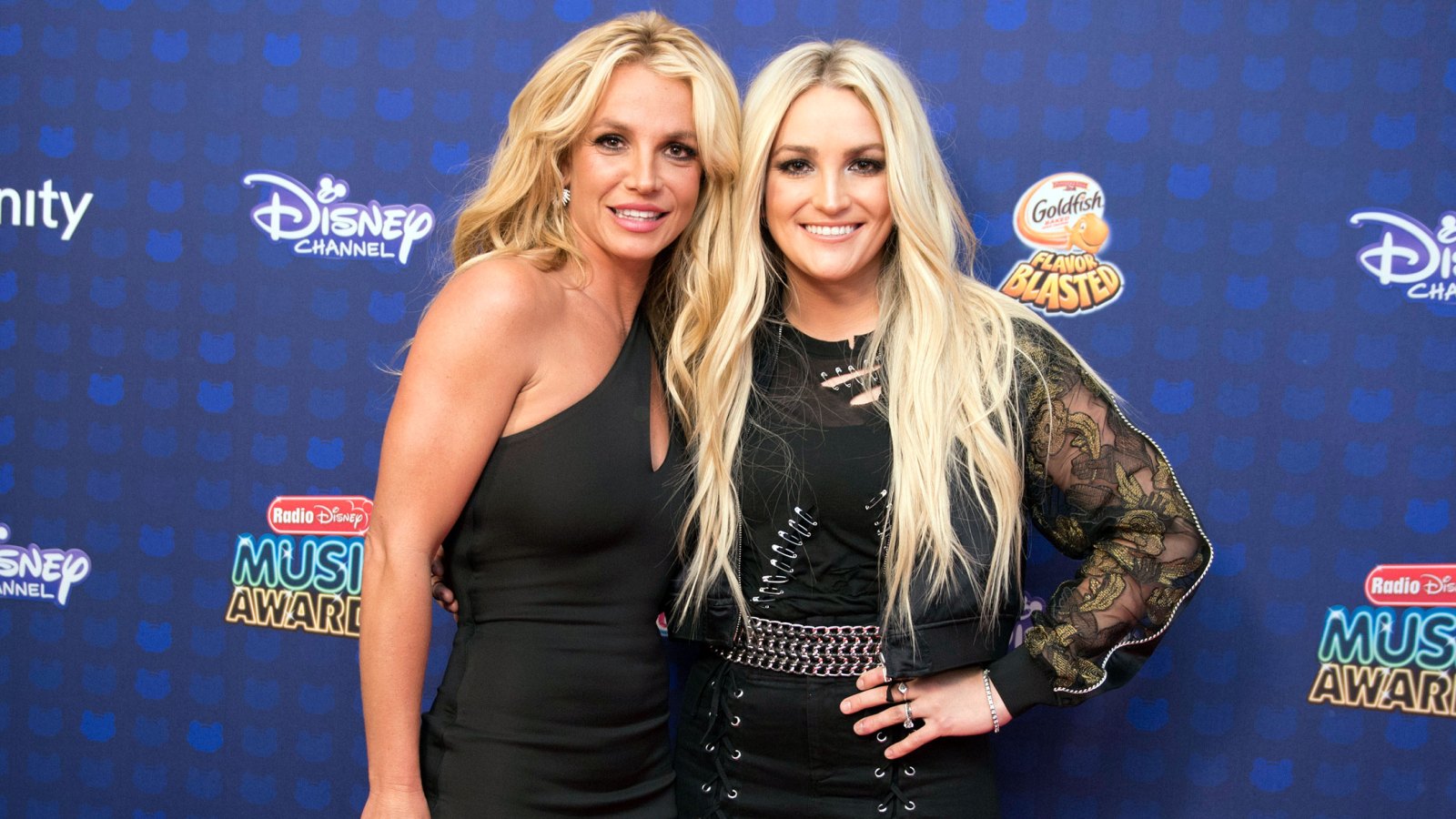Jamie Lynn Spears Blasts Troll After Britney's Conservatorship Hearing 2017 Radio Disney Music Awards