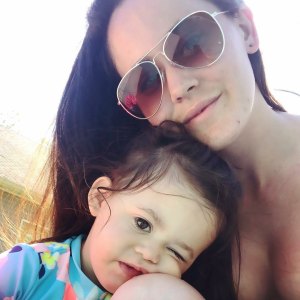 Jenelle Evans Posts Sweet Pic With Daughter After Husband Killed Dog