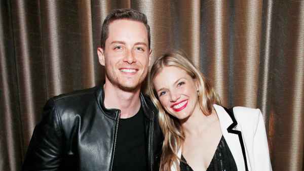 Jesse-Lee-Soffer,-Tracy-Spiridakos-Chicago-PD