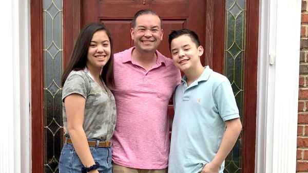 Jon-Gosselin-Poses-With-Hannah-and-Collin