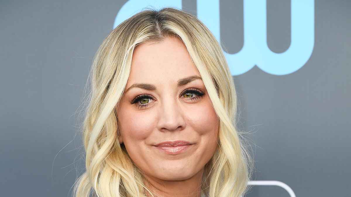 Kaley Cuoco False Eyelashes