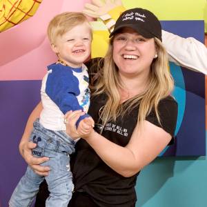 Kelly-Clarkson-Remington-Alexander