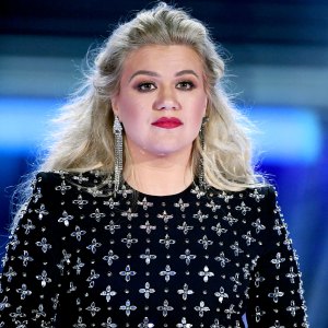 Kelly-Clarkson-Slams-Weird-Pills-Weight-Loss