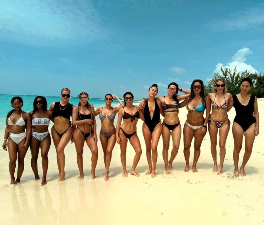 Kourtney Shows Off Her Bikini Body on Girls’ Trip With Khloe