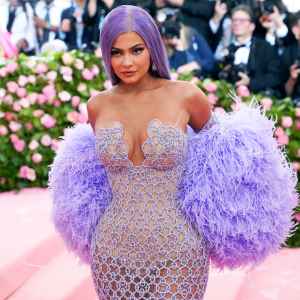 Kylie Jenner Washes Face on Twitter Fans React