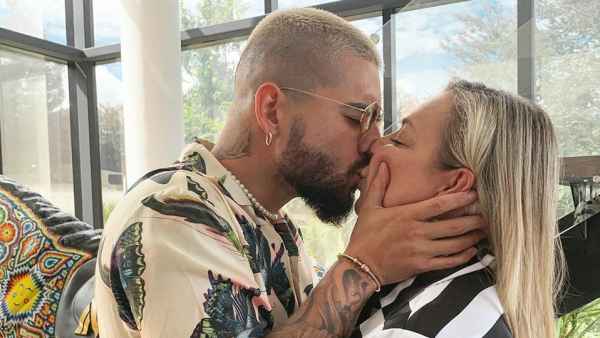 Maluma’s Rep Defends Singer Kissing His Mom on the Lips