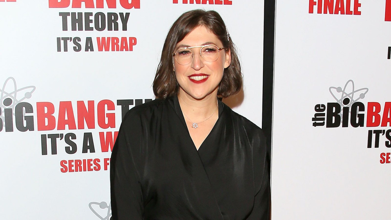 Mayim Bialik Did Not Steal From Set