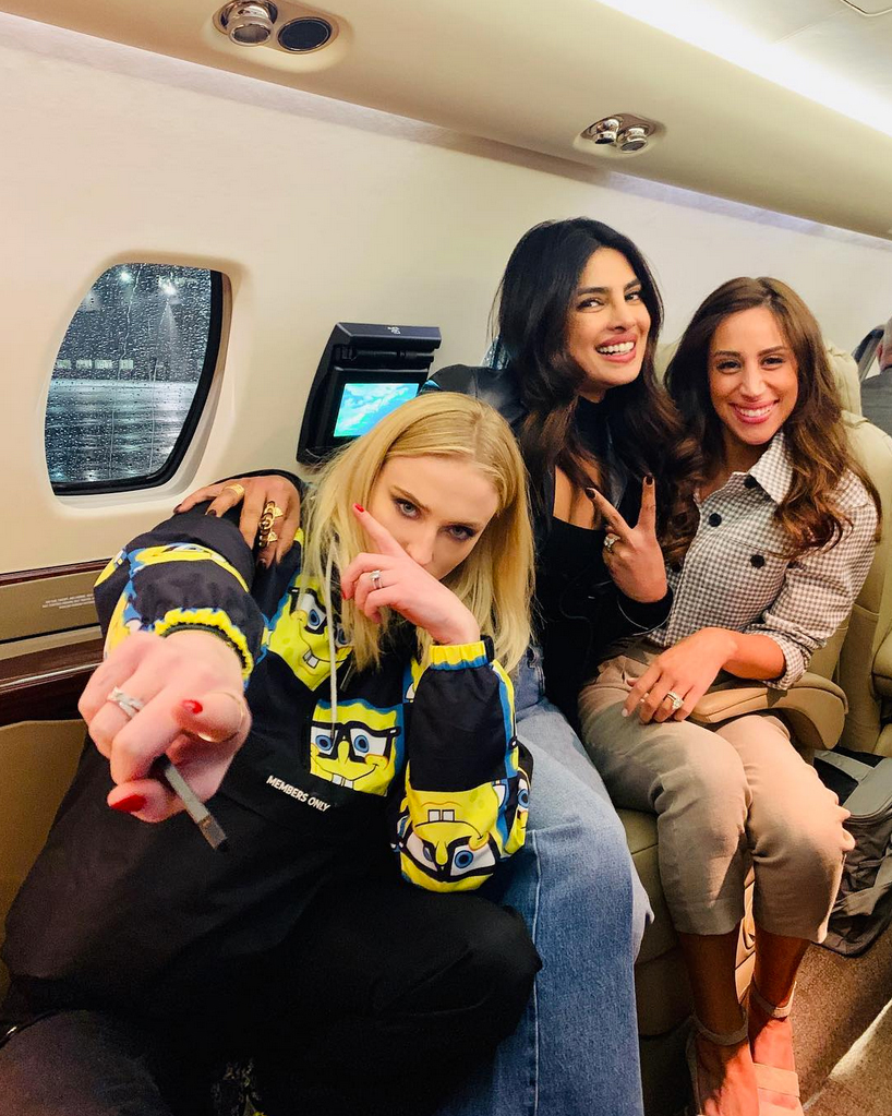 Private-Plane-Besties-priyanka-chopra-sophie-turner-danielle-jonas