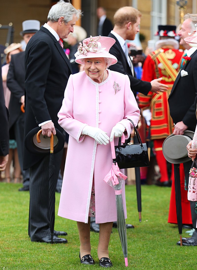 Queen-Elizabeth-II-umbrella