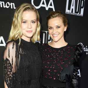Reese Witherspoon Daughter Ava Phillippe Crying College