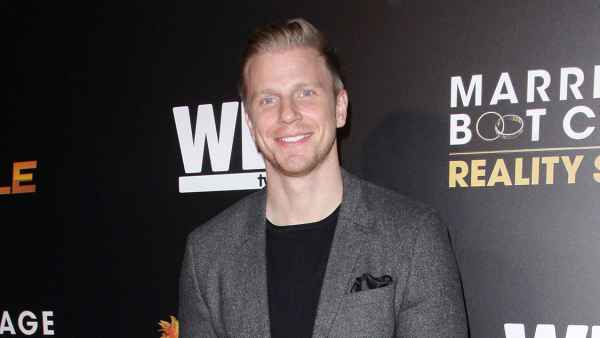 Sean Lowe Son Cheers Up Dog