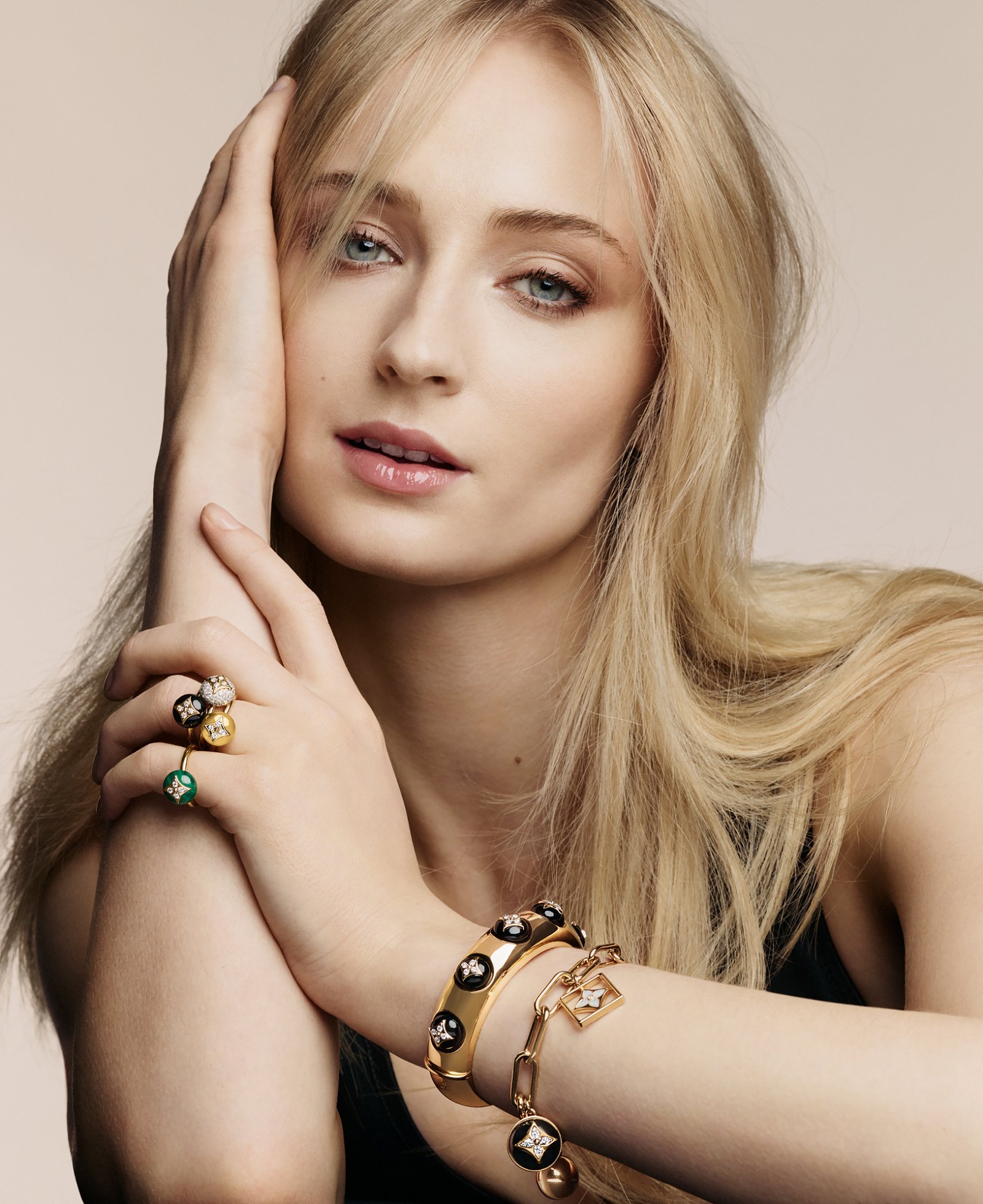 Sophie-Turner-LV-Jewelry