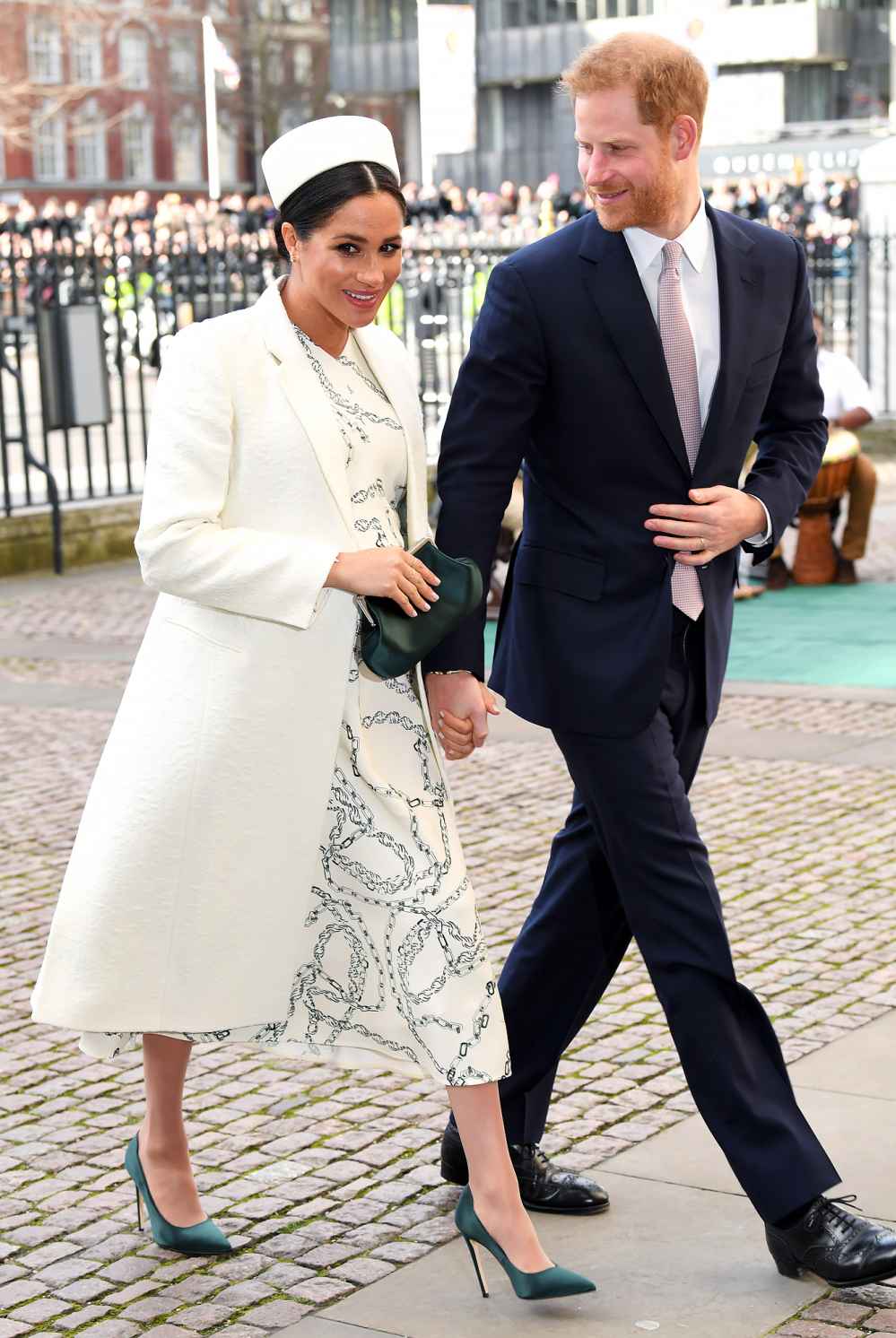Town-Crier-Tony-Appleton-Prince-Harry-Duchess-Meghan-baby-2