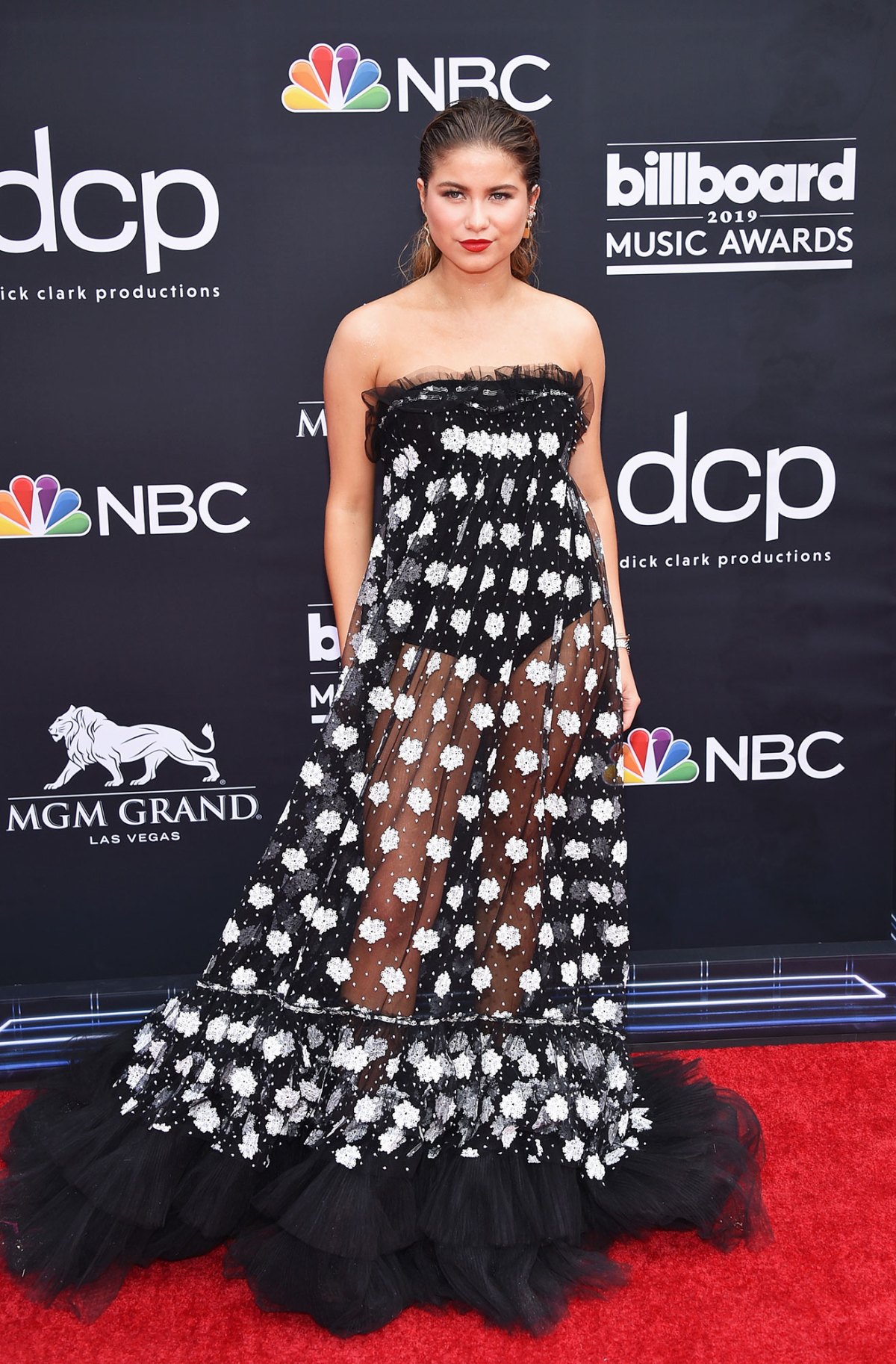 Billboard Music Awards 2019 Red Carpet Fashion See Celeb