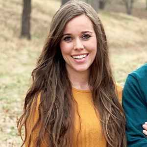Pregnant Jessa Seewald Son Kisses Belly