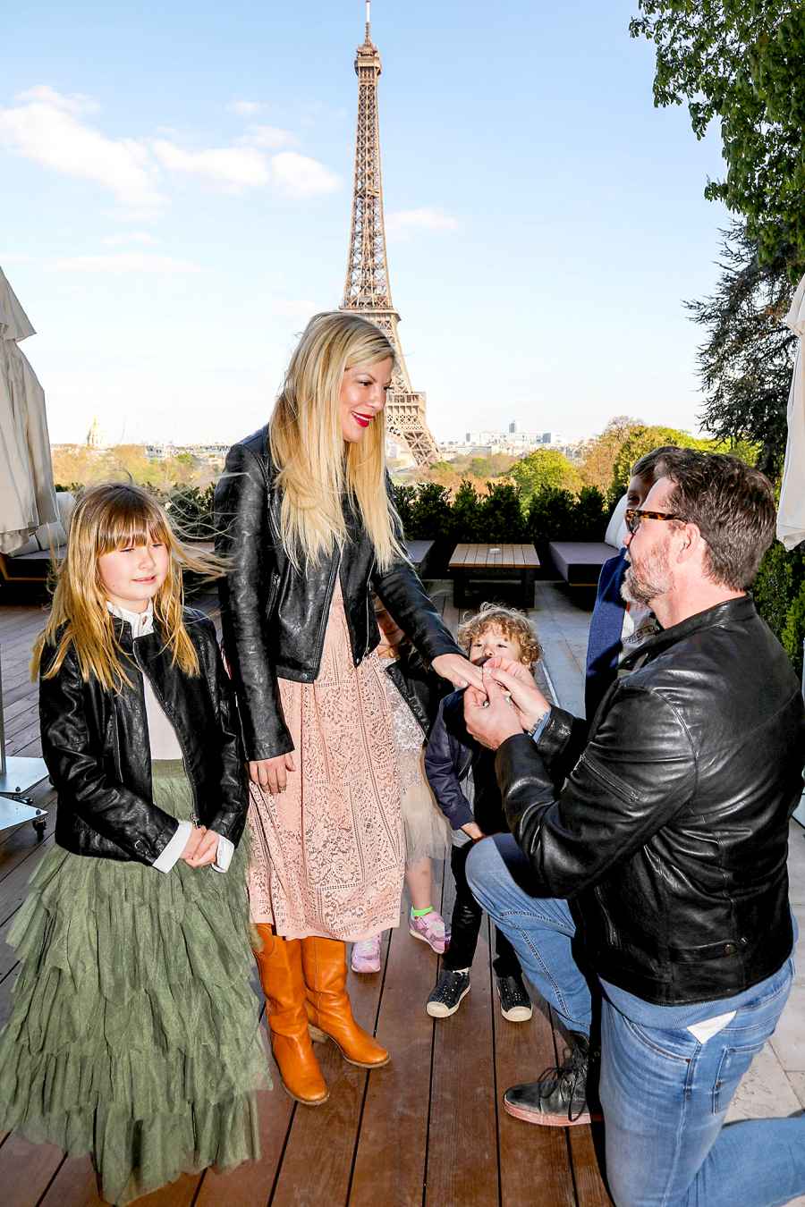 11-April-2016-Tori-Spelling-and-Dean-McDermott