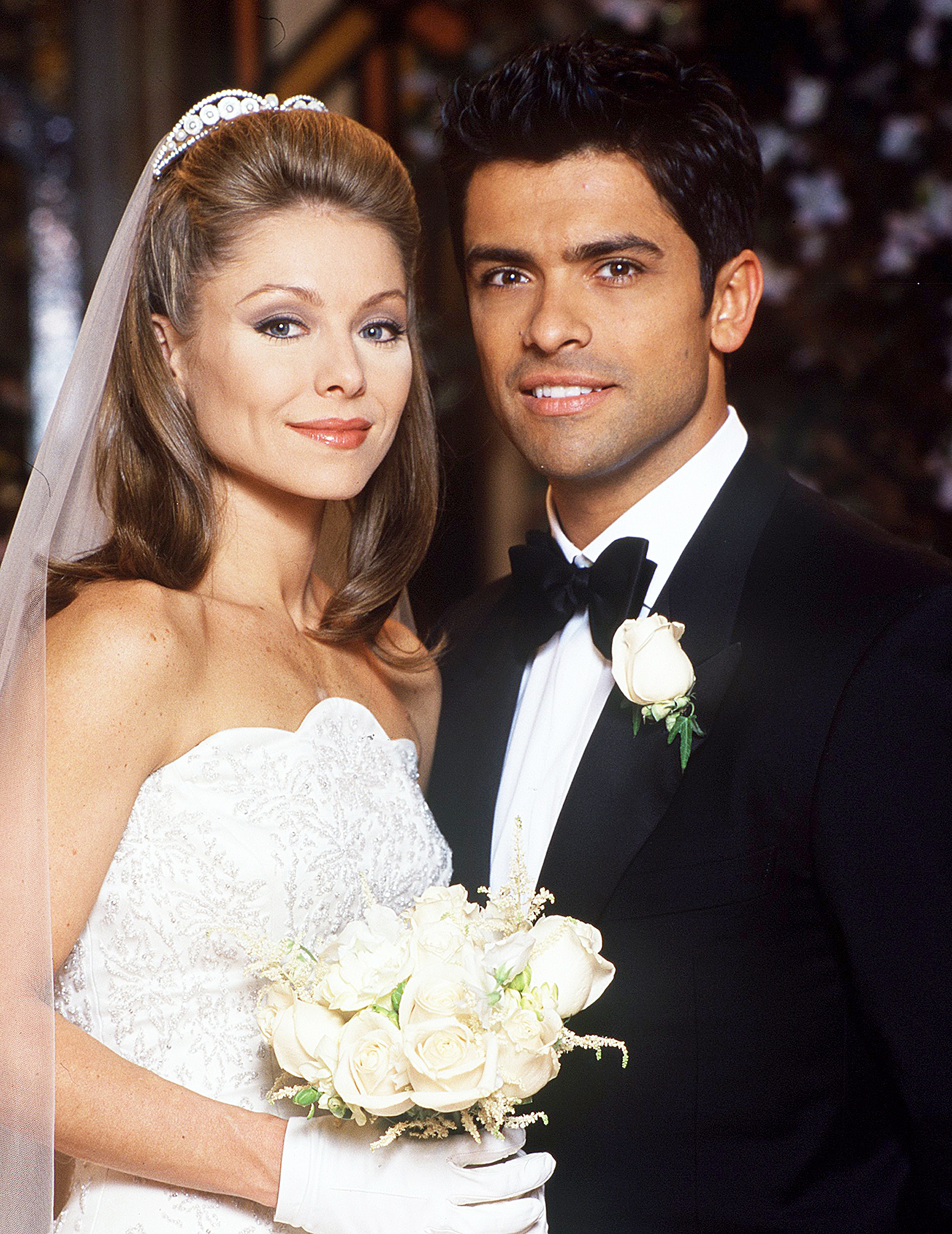Kelly Ripa And Mark Consuelos A Timeline Of Their Relationship