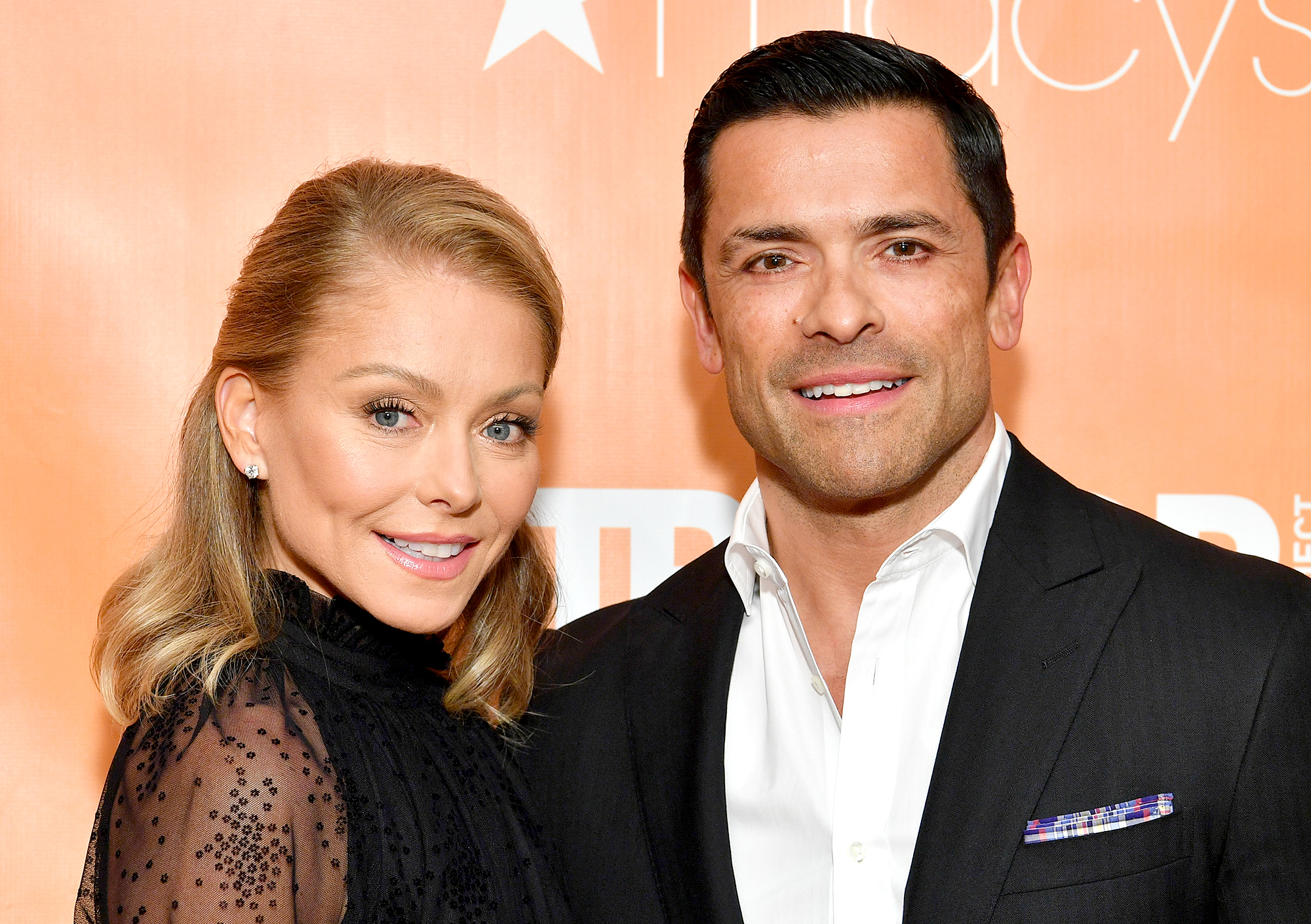 2000px x 1410px - Kelly Ripa and Mark Consuelos: A Timeline of Their Relationship