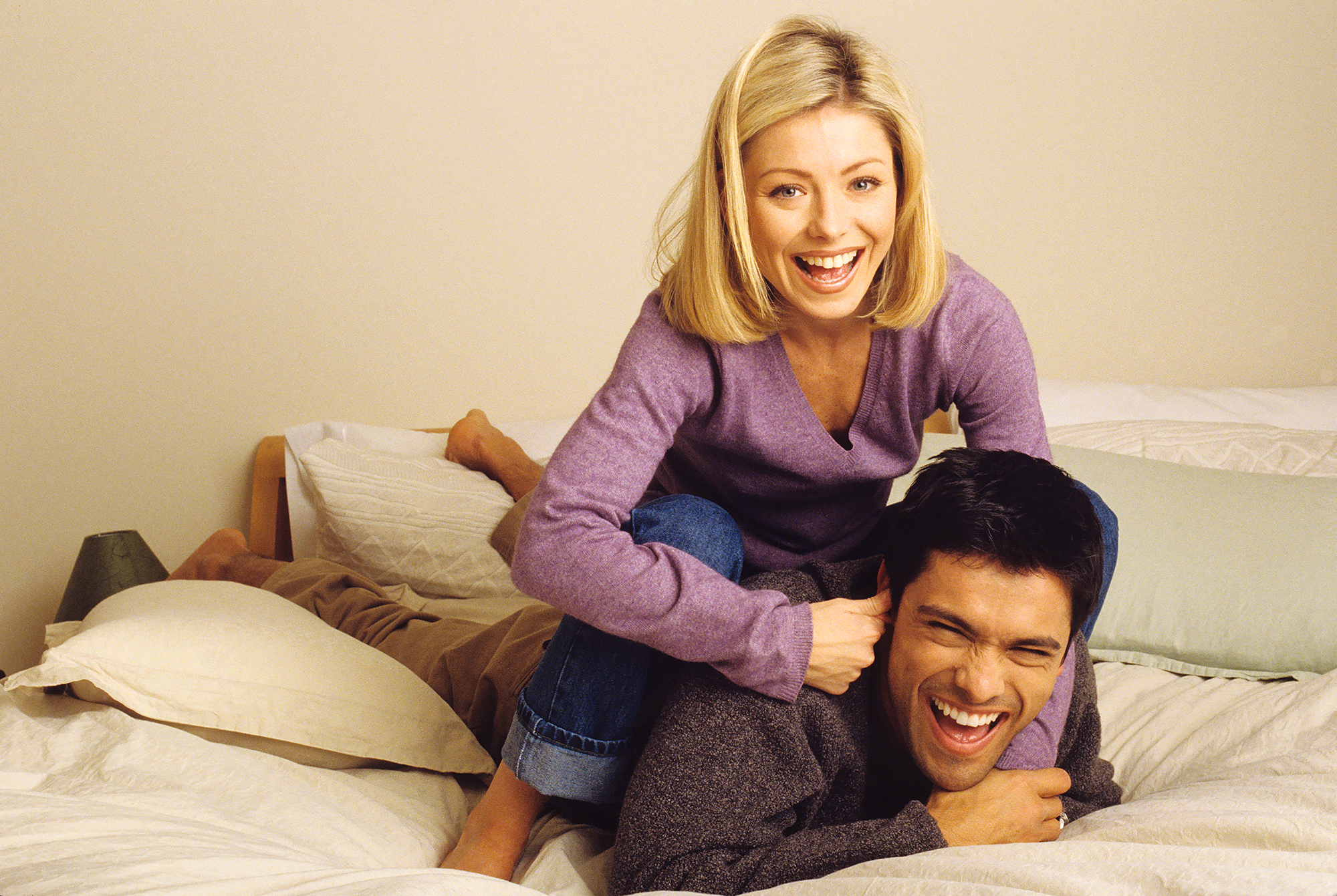 2000px x 1341px - Kelly Ripa and Mark Consuelos: A Timeline of Their Relationship