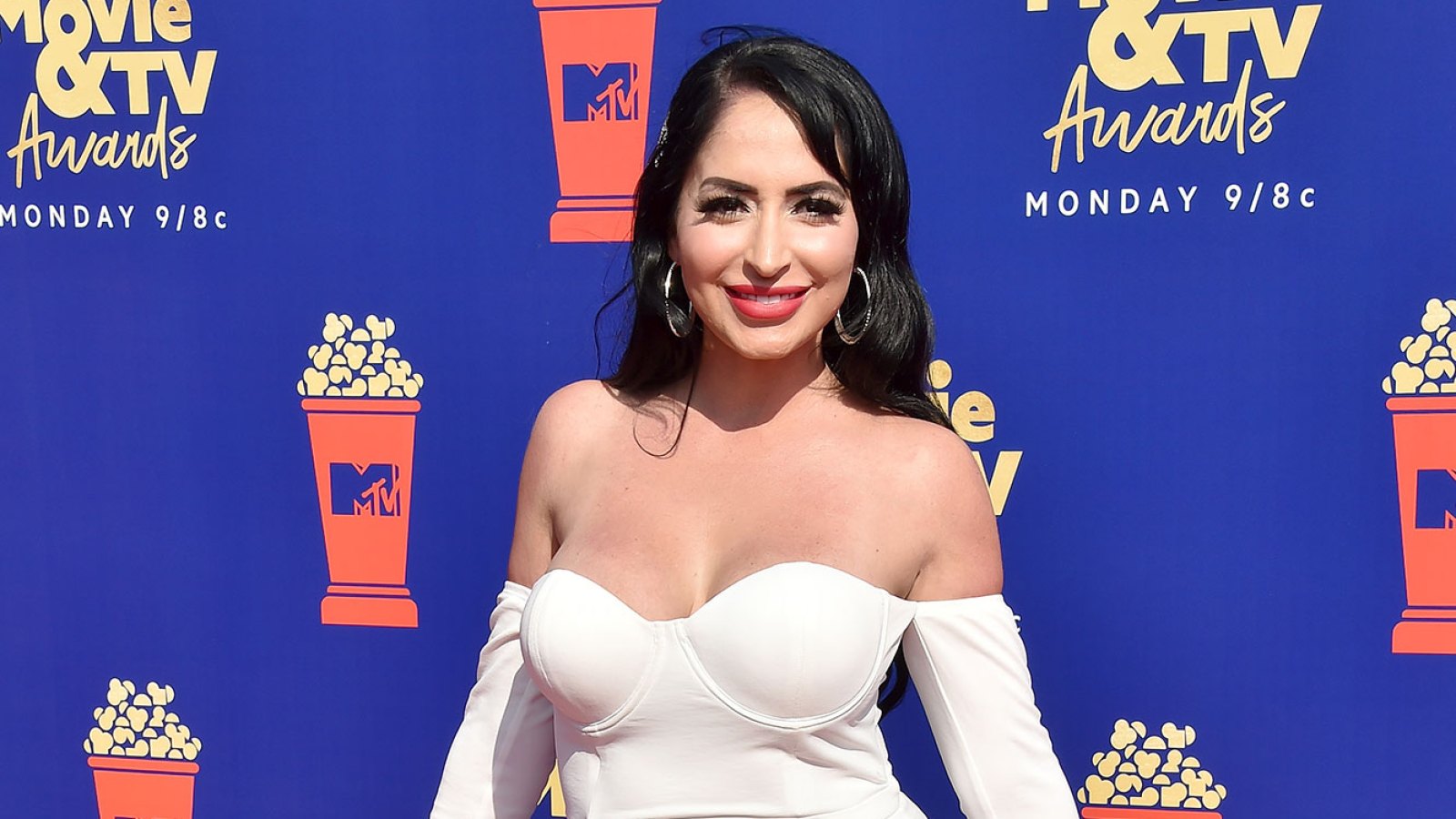 Angelina Pivarnick Wears A White Dress with Open Leg At MTV Video and TV Awards