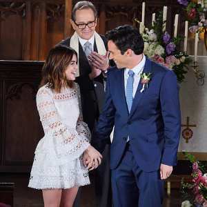 Lucy Hale and Ian Harding in Pretty Little Liars