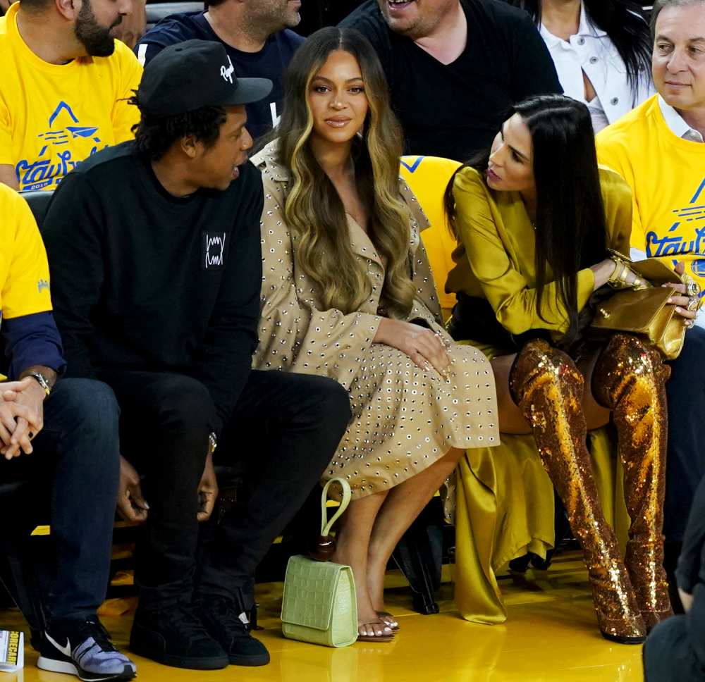 Beyonce-Gives-a-Death-Stare-as-Warriors-Owner&rsquo;s-Wife-Talks-to-Jay-Z