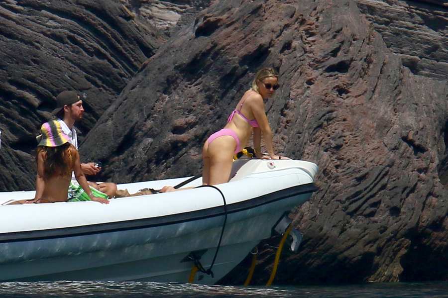 Bikini Kate Hudson Vacation Boyfriend Danny Fujikawa Goldie Hawn Kurt Russell