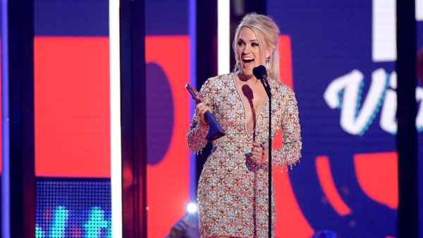 Carrie Underwood Dedicates Award to Mike Fisher CMT Awards 2019