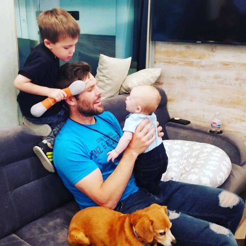 Celeb Dads Celebrating Father’s Day Mike Fisher