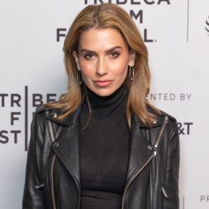 Hilaria Baldwin Deletes Negative Comments Social Media Posts