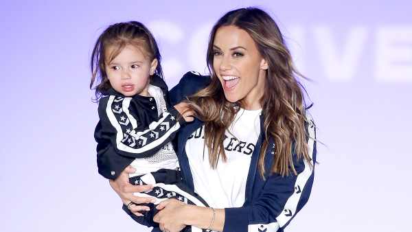 Jana-Kramer-Jolie-cries-while-at-work