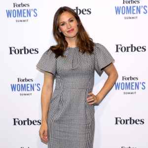 Jen Garner Takes Her Kids 'Backyard Camping'