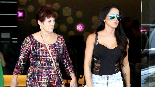 Jenelle-Evans-Barbara-argue-outside-custody-hearing