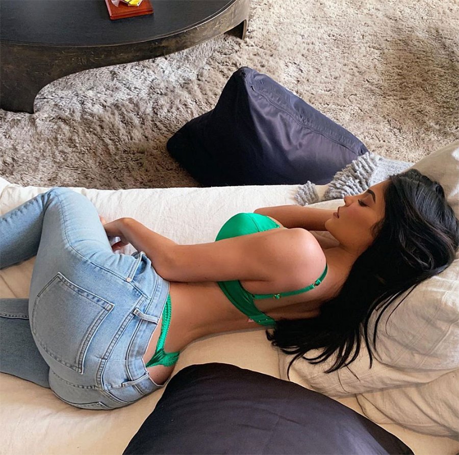 Kylie jenner lingerie photo shoot